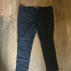 Levi's Women's Black Straight Leg Jeans